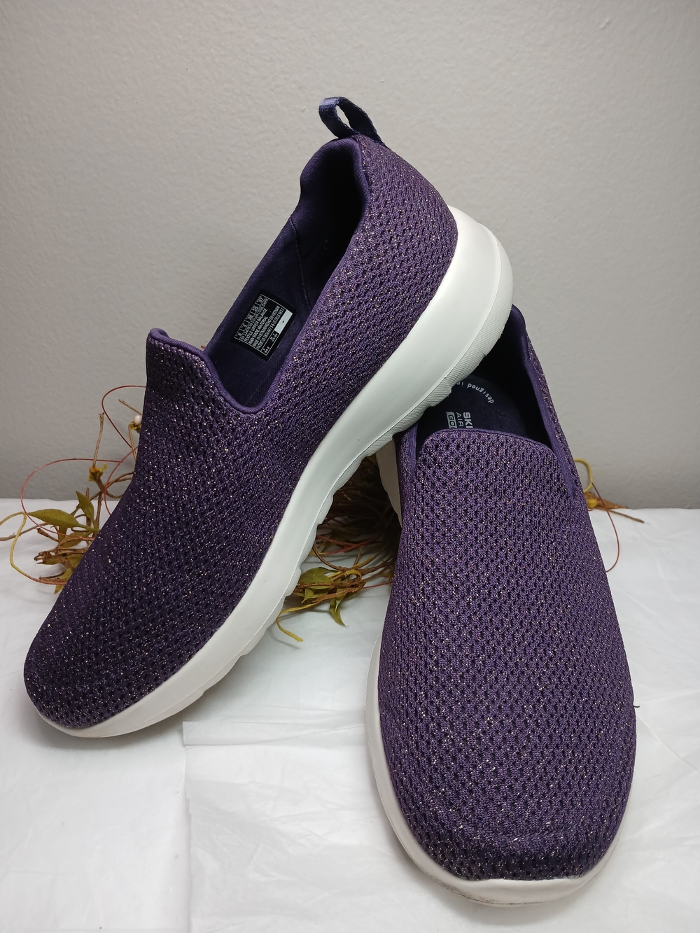 Skechers Slip-On Knit Sneakers Glittery Purple White Sole Womens Sz 8 Goga Mat